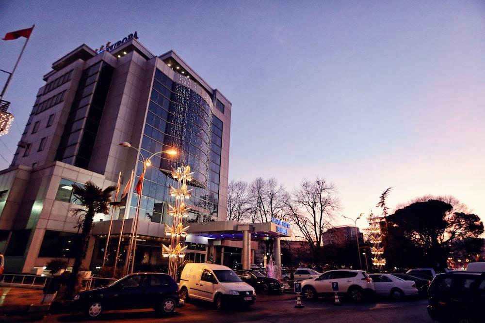 Grand Hotel Europa Shkodër エクステリア 写真