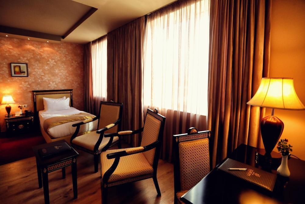 Grand Hotel Europa Shkodër エクステリア 写真